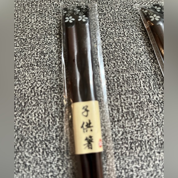 Kid’s Chopstick Set of Two from Japan high quality craftsmanship with Flower - Picture 2 of 8